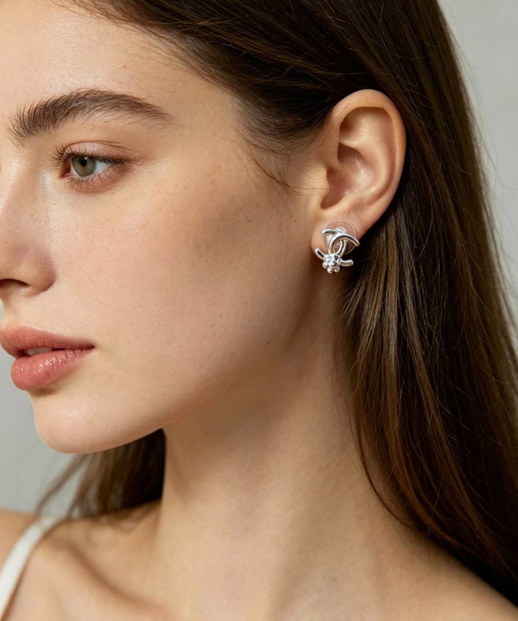 CHANEL ❤️‍🔥*
Earring 🦋
Master quality 💯
With normal boxes 📦 
45 dhs✅
With master box 🗃️ 
75 dhs✅

Zain216
♥️♥️♥️