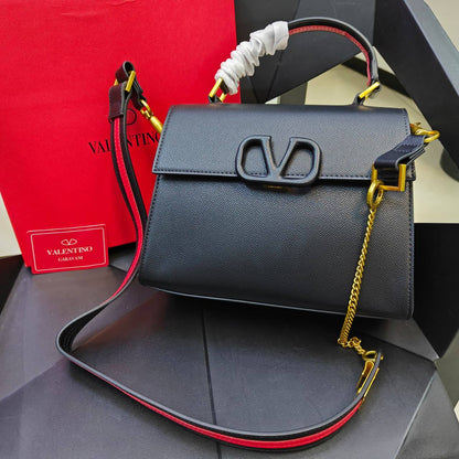 Valentino

130 dhs🇦🇪

with box🎁🎁🎁

good quality

Zain235
♥️♥️♥️