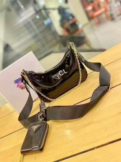 Prada

with box
🎁🎁🎁

100 dhs❤️

Zain143
♥️♥️♥️