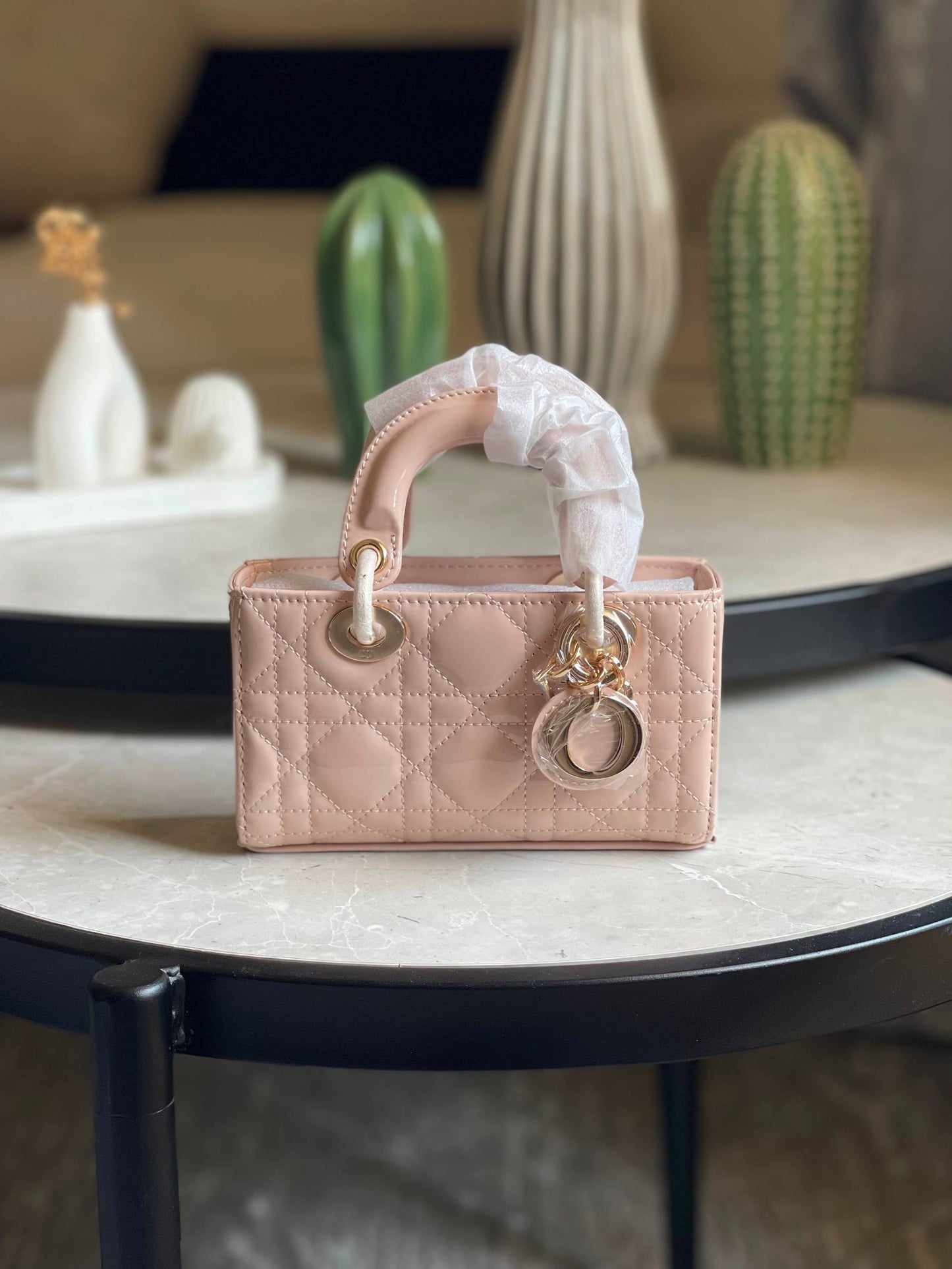 DIOR
Size- 16Cm💥
Available original box 📦 
With full packing 🎀🎀
Super high quality 💥💥
For Price 👇 WhatsApp✅
0568585901 
0507557372
0552275751 Owner Zain 👌

Zain283
♥️♥️♥️