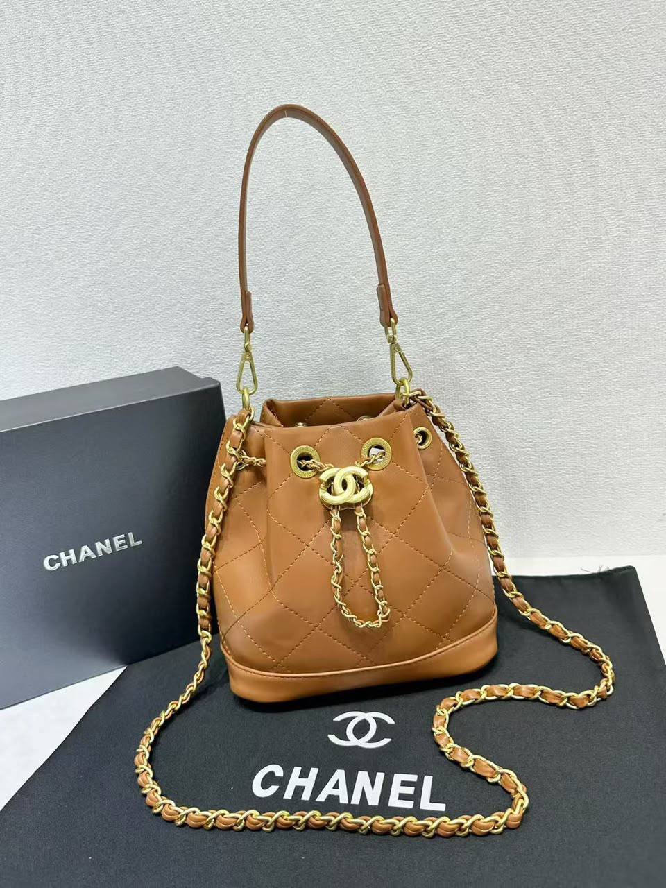 Chanel
with box
110 dhs🇦🇪🇦🇪

Zain143
♥️♥️♥️