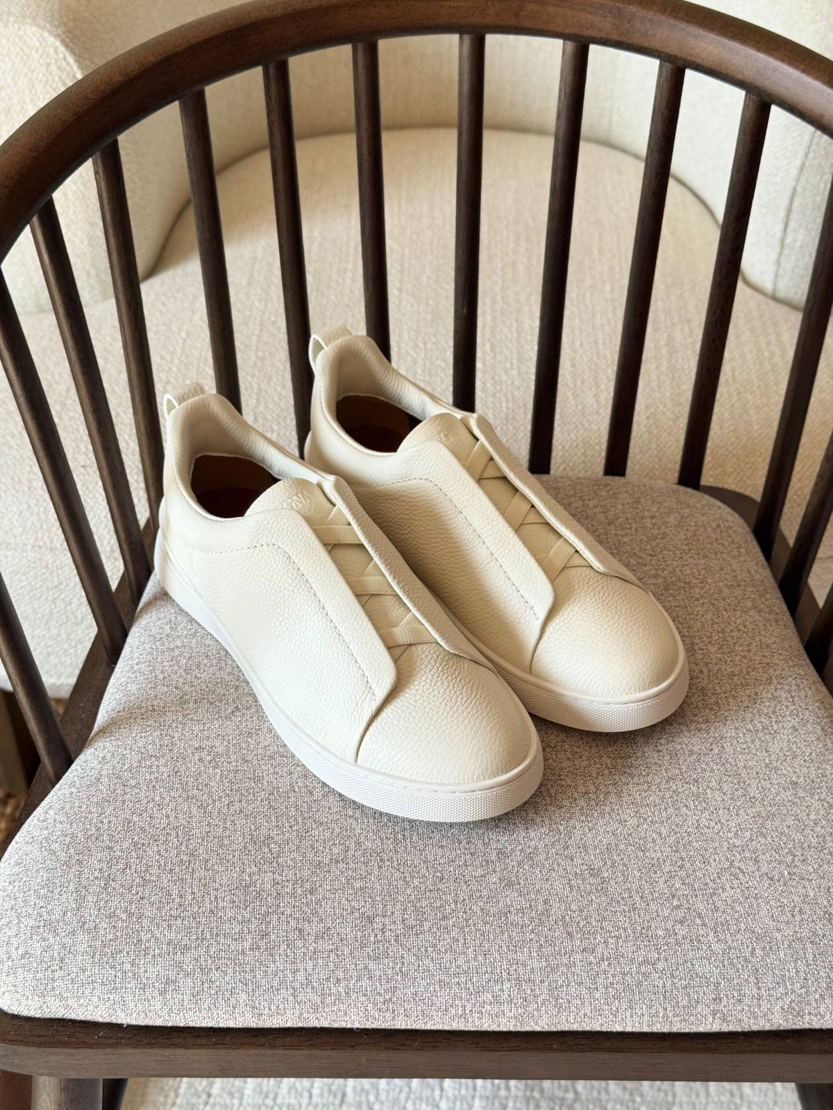 Zenga

AAA QUALITY 
Size: 40 to 47

500 dhs🇦🇪🇦🇪

Zain185
♥️♥️♥️