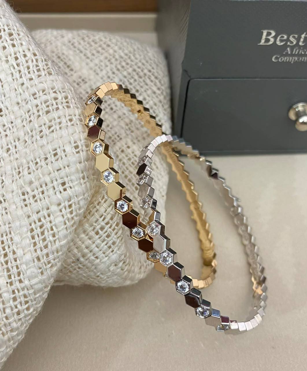 Chaomet Bangle 🦋
Master quality 

*80* AED normal box 📦

Zain48
♥️♥️♥️