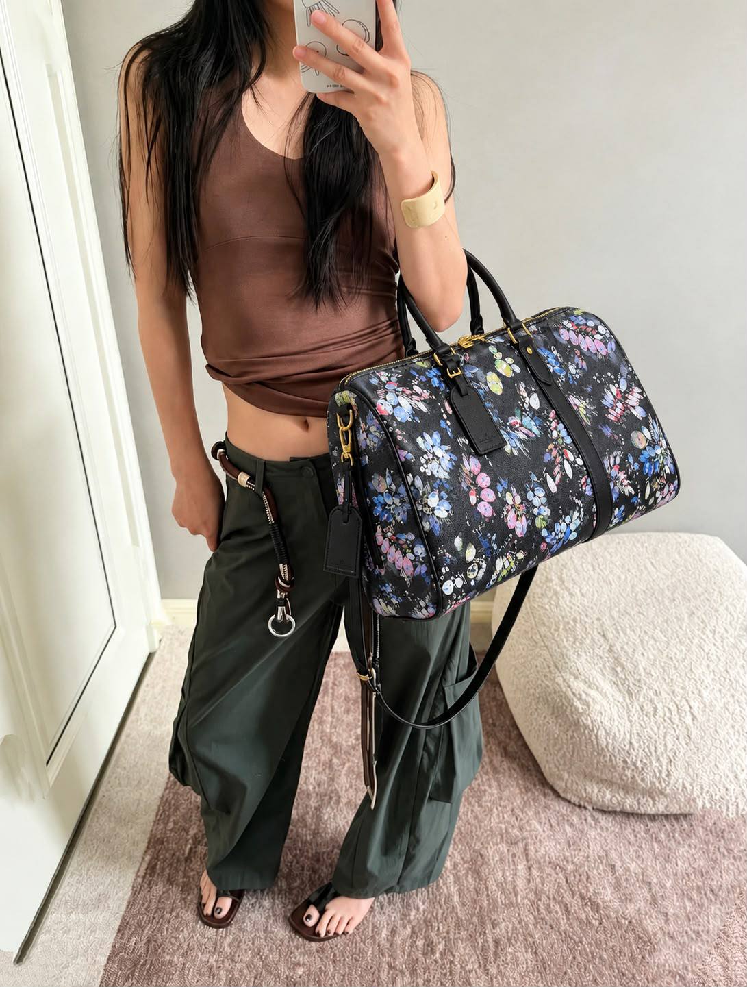 LV

TRAVLLING BAG 
NEW DESIGN 

MASTER QUALITY
285 dhs🇦🇪🇦🇪

Zain295
Zain39
♥️♥️♥️