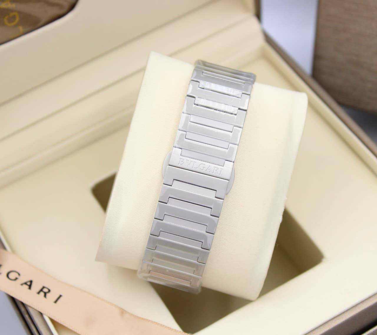BVLGARI ULTRA THIN MEN BATTERY 40MM

350 dhs✅

Zain58
♥️♥️♥️