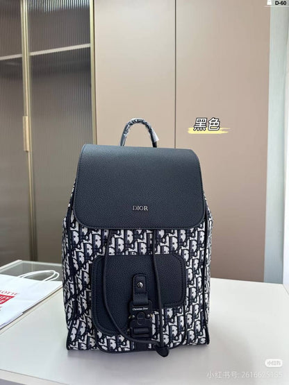Dior 
BACKPACK 
GOOD QUALITY
110 dhs💓

Zain250
♥️♥️♥️