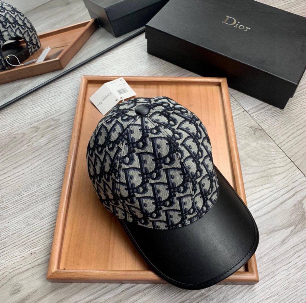 LV - Fendi - Dior - Hermes
Cap Master
135 dhs🪙💚

Zain33
♥️♥️♥️