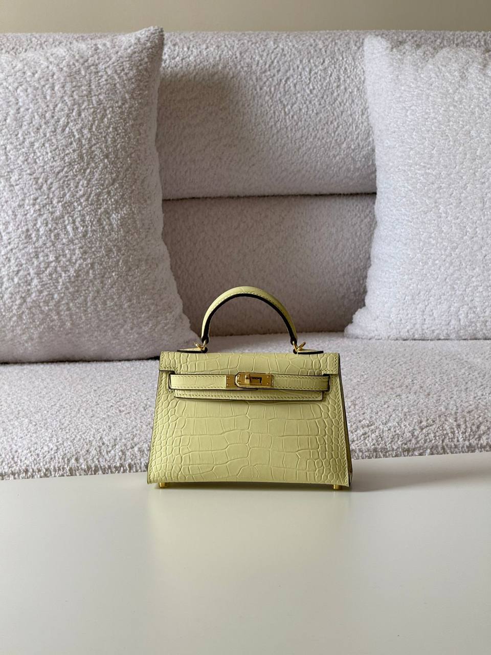 Hermes
minikelly 19cm💕master quality😍with box❤️
510 dhs✅🇦🇪

Zain52
♥️♥️♥️