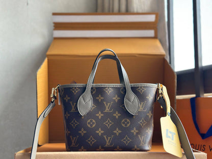 Louis Vuitton
Pattern:Classic LV Monogram Canvas
Color:Brown Monogram with grey/greige leather trim
Style:Top-handle and shoulder bag
Hardware:Gold-tone
Material: Coated Monogram canvas 
with leather trim
Size:* 39 x 30 x 15 cm

For Price 👇 WhatsApp✅
056