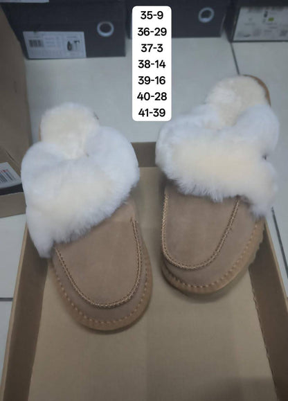 Ugg slipper 

90 dhs🇦🇪🇦🇪

Zain103
♥️♥️♥️