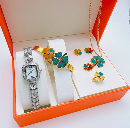 Watches boxes
Chanel
Dior
Gucci
LV

With box 
90 dhs🇦🇪🇦🇪

Zain45 
♥️♥️♥️