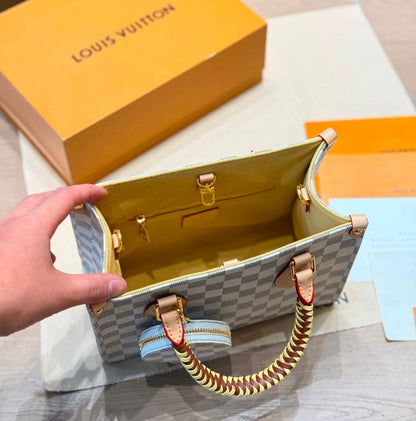 LV
 NEW DESIGN NASTER QUALITY 
260 dhs✅

Zain295
♥️♥️♥️