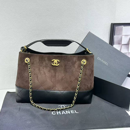 Chanel  
100 dhs❣️
with box 📦 

Good quality 

Zain253
♥️♥️♥️