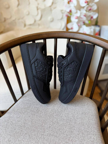 DIOR 
*AAA quality*
*size:40 to 46*
450 dhs🇦🇪🇦🇪

Zain185
♥️♥️♥️