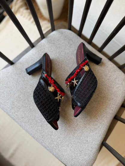 Chanel 
𝑨𝑨𝑨 𝑸𝒖𝒂𝒍𝒊𝒕𝒚
𝑺𝒊𝒛𝒆 𝟑5 𝒕𝒐 𝟒2 
550 dhs✅

Zain81
♥️♥️♥️