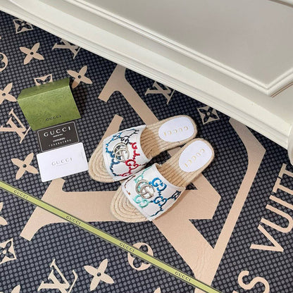 Gucci
Size 36-42 
120 dhs💓

Zain132
♥️♥️♥️