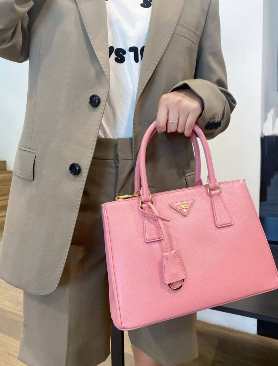 PRADA 

NEW CAME 

GOOD QUALITY 

90 dhs🇦🇪🇦🇪

SIZE: 32cm

Zain295
♥️♥️♥️