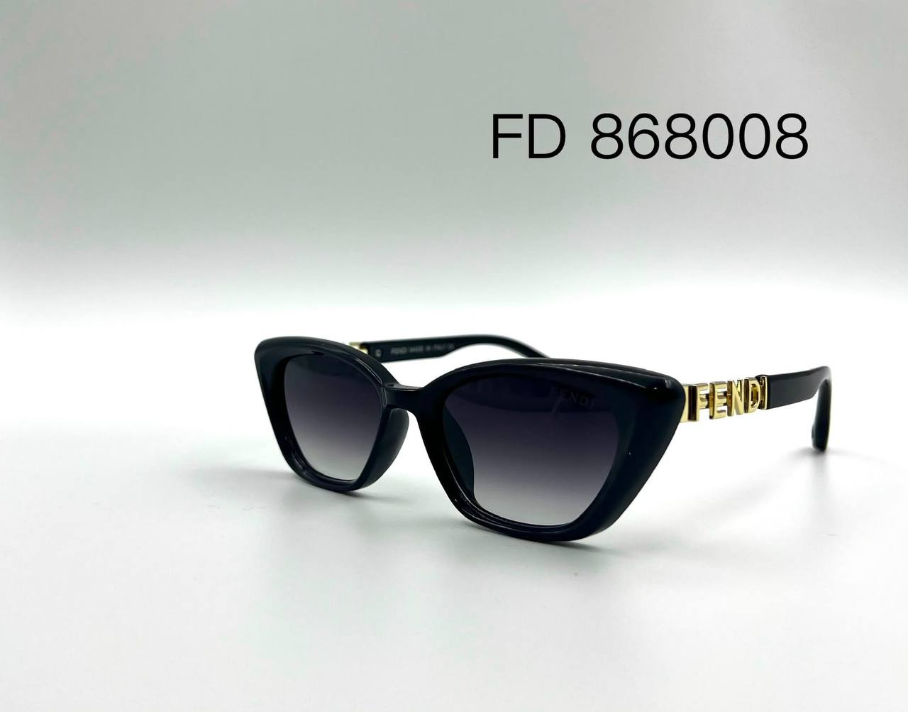 FENDI 
Sunglasses 🕶️ 
good quality 💯
With master box 🗃️ 
50 dhs✅

Zain273
♥️♥️♥️