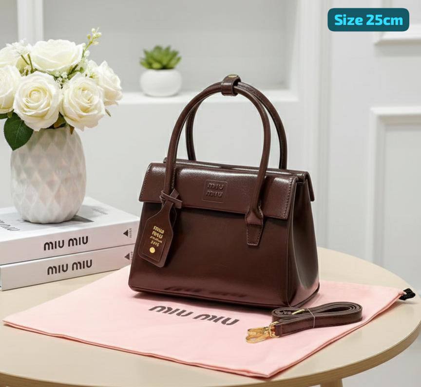 Miu Miu
Good quality 
110 dhs🪙🌨️

Zain186
♥️♥️♥️