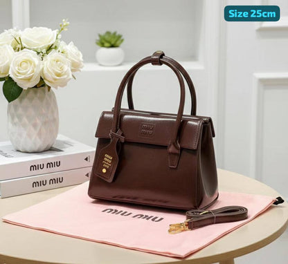 Miu Miu
Good quality 
110 dhs🪙🌨️

Zain186
♥️♥️♥️