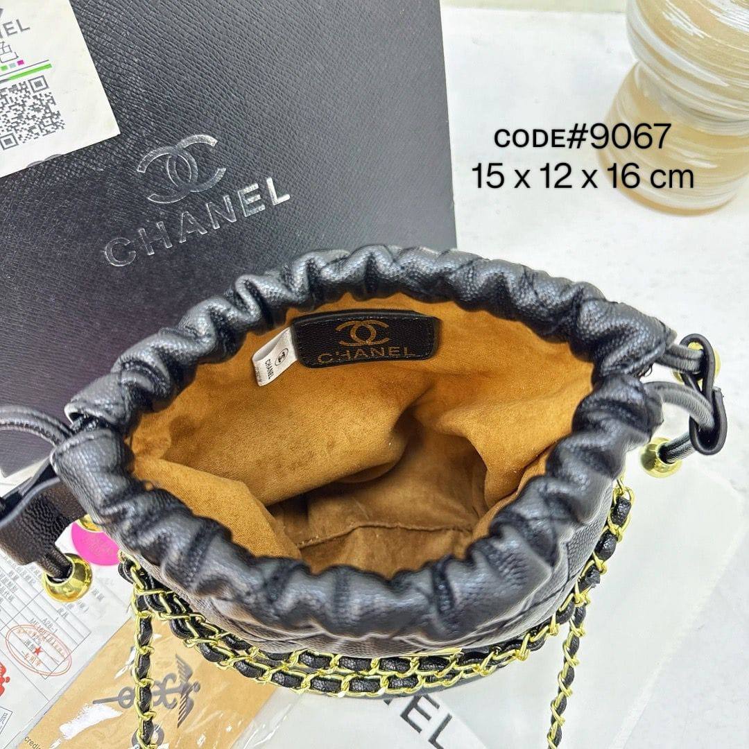 CHANEL ᴍɪɴɪ ᴅʀᴀᴡsᴛʀɪɴɢ
ʙᴜᴄᴋᴇᴛ ʙᴀɢ ʙʟᴀᴄᴋ
ǫᴜɪʟᴛᴇᴅ ᴄᴀᴠɪᴀʀ ʟᴇᴀᴛʜᴇʀ
ᴡɪᴛʜ ɢᴏʟᴅ ᴛᴏɴᴇ ʜᴀʀᴅᴡᴀʀᴇ
ʜᴀs ᴀ ᴄʜᴀɪɴ ʙᴇʟᴛ sᴛʀᴀᴏ
sɪᴢᴇ : 15 cm

ᴡɪᴛʜ BOX
🎁🎁🎁

65 dhs✅

Zain31
♥️♥️♥️