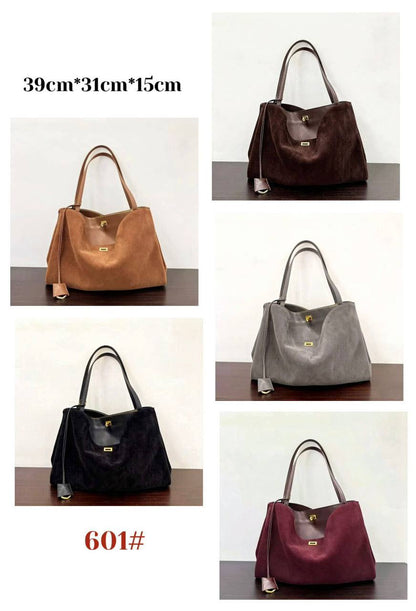 BALENCIAGA 
COPY ONE 
155 dhs✅

Zain39
♥️♥️♥️