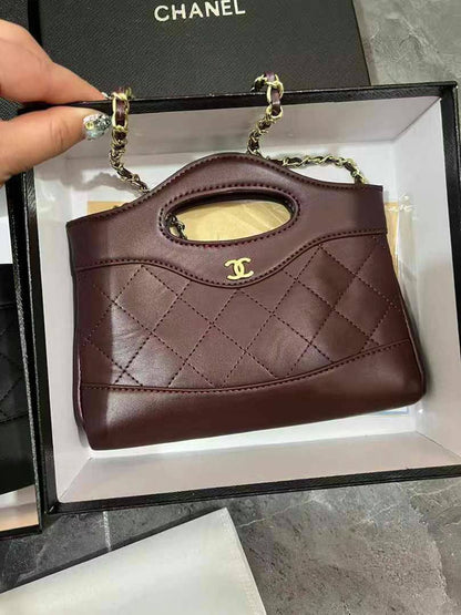Chanel
with box
95 dhs💓

Zain143
♥️♥️♥️