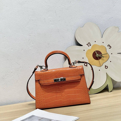 HERMES 

NEW CAME 

GOOD QUALITY 

WITH BOX 
🎁🎁🎁

95 dhs🪙🖤

Zain39
♥️♥️♥️