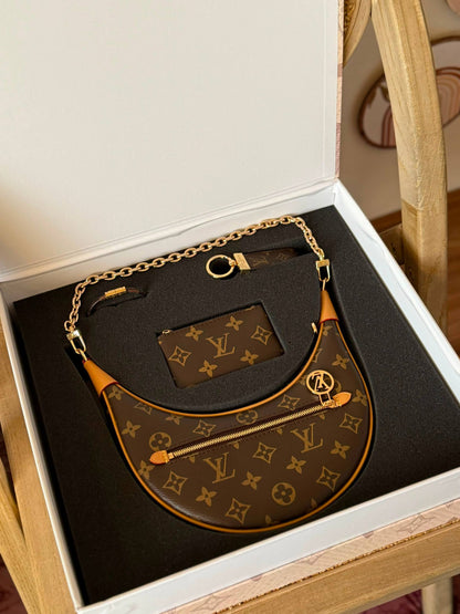 New Collection✨✨✨
LV
21cm
440 dhs✅
*FULL SET(GIFT BOX)*😍😍
*MASTER QUALITY*
With box

Zain167
♥️♥️♥️