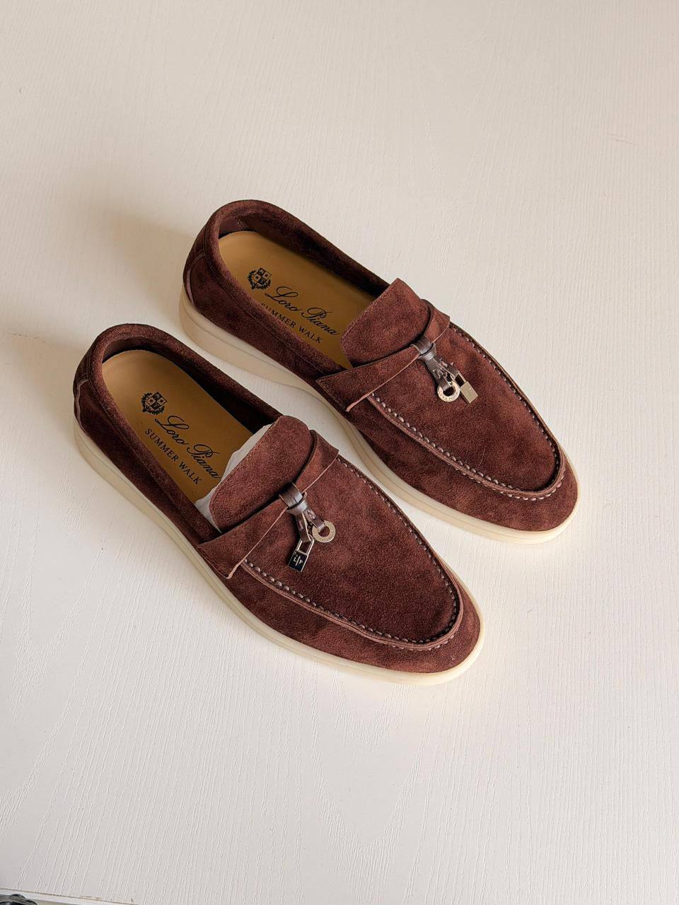 Loro Piana 
Summer Charms Walk❣️❤️
Super Master Quality
Size 36 to 41
450 dhs💓

Zain71
♥️♥️♥️