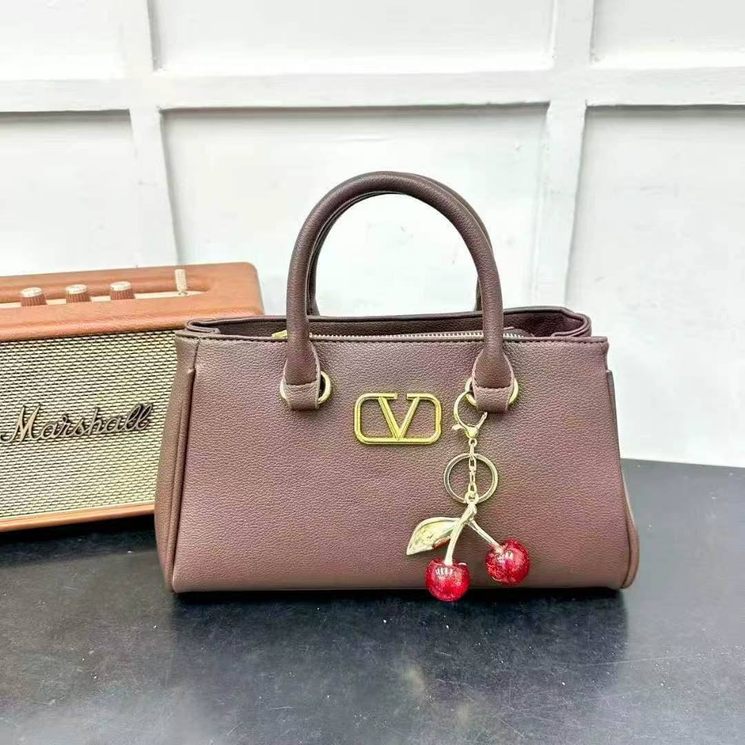 valentino 

With Gold chain shoulder strap
With  cherry🍒
80 dhs🇦🇪🇦🇪🇦🇪

Zain232
♥️♥️♥️