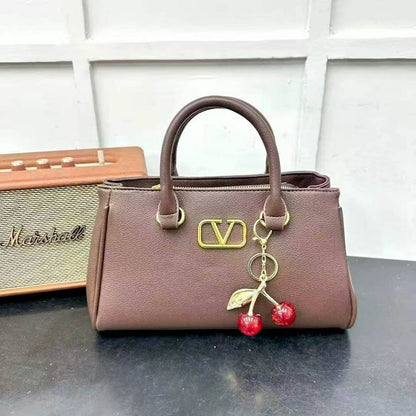 valentino 

With Gold chain shoulder strap
With  cherry🍒
80 dhs🇦🇪🇦🇪🇦🇪

Zain232
♥️♥️♥️