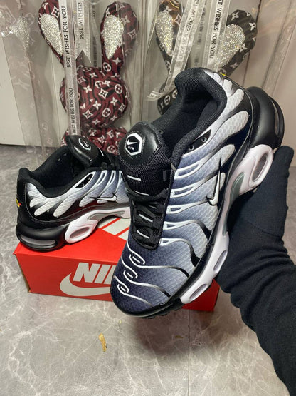 Nike Air Max Plus "Black/Silver"🪙🖤
36-45 AVAILABLE 🤩
160 dhs💓

Zain242
♥️♥️♥️