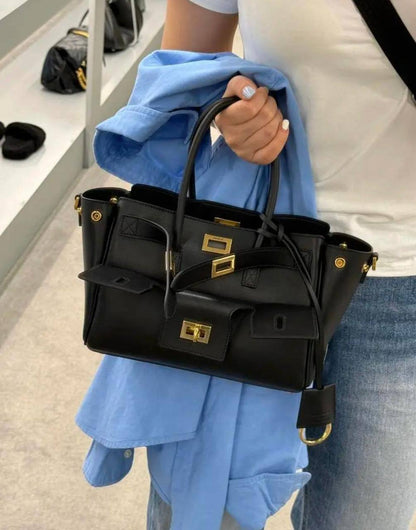 BALENCIAGA

 Bel Air small size copy one 
150 dhs❣️

Zain39
♥️♥️♥️
