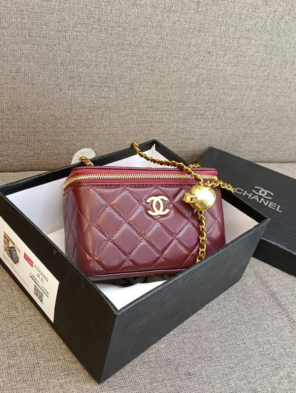 Chanel
95 dhs🗽

with box
🎁🎁🎁

size 10cm 
         Size 17cm

Zain26
♥️♥️♥️
