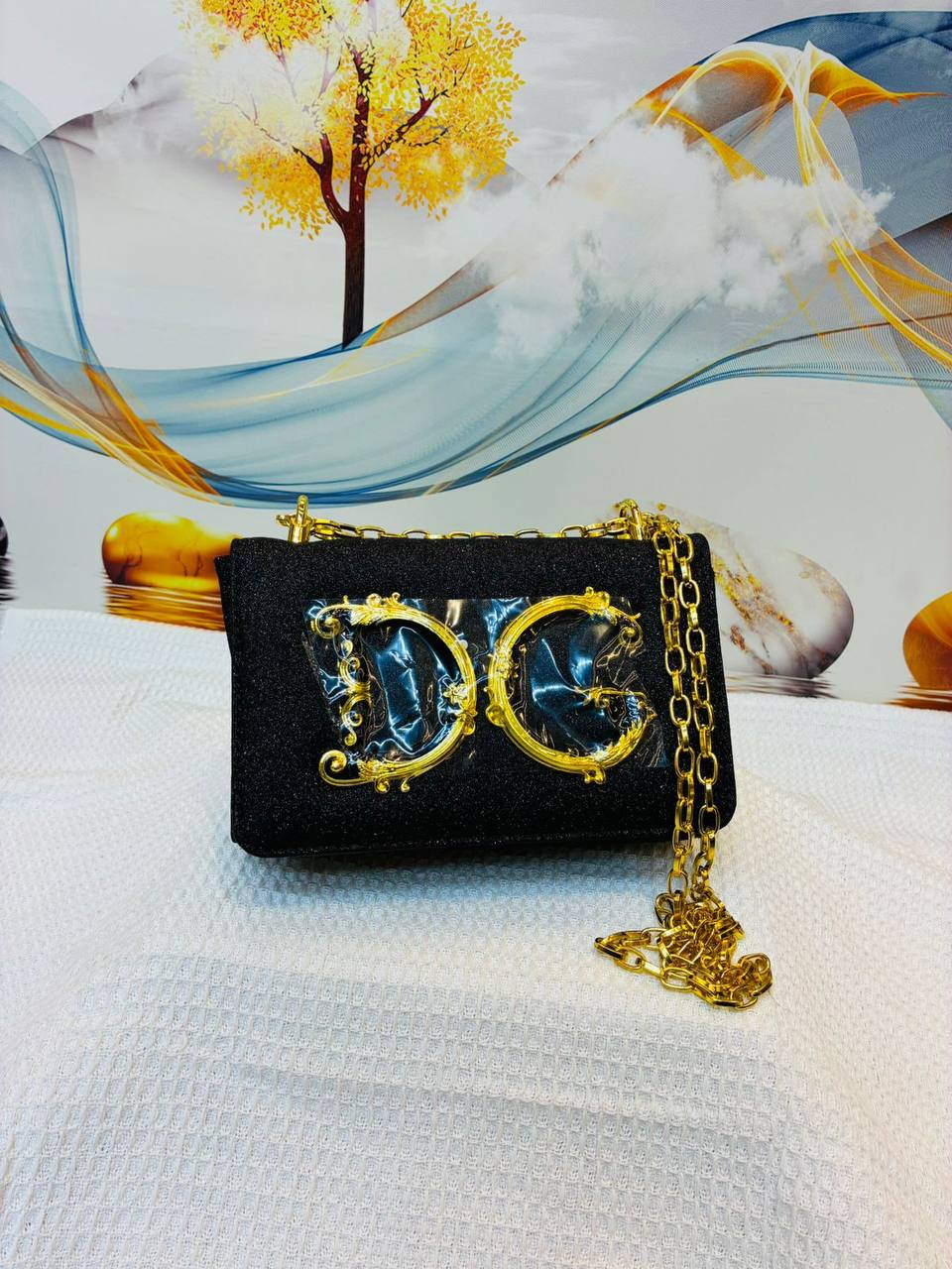 D&G
Best quality with box 
75 dhs✅
size 21Cm

Zain290
♥️♥️♥️