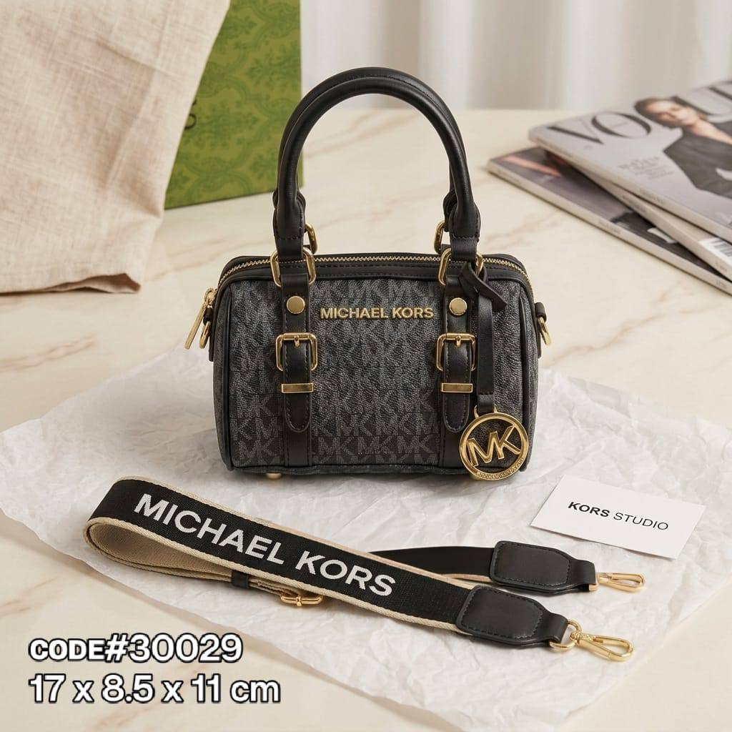 MK
sᴘᴇᴇᴅʏ ᴛᴏᴘ ʜᴀɴᴅʟᴇ
ᴄʀᴏss ʙᴏᴅʏ ʙᴀɢ
ᴡɪᴛʜ ʟᴏɢᴏ ᴄʜᴀʀᴍ ᴄʜᴀɪɴ
ɪᴛ ʜᴀs ʟᴏɴɢ ᴛʀɪᴍ sᴛʀᴀᴘ
ɢᴏʟᴅ ʜᴀʀᴅᴡᴀʀᴇ
sɪᴢᴇ : 17 cm

70 dhs🇦🇪🇦🇪

Zain31
♥️♥️♥️