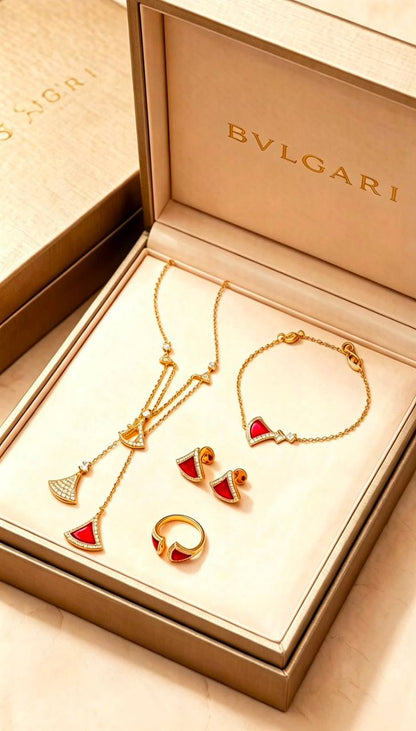 BVLGARI SET 
MASTER 💫✨
NECKLACE 
BRACELET 
EARRINGS 
RING
180 DHS💓
WITH GOOD BOX AND PAPER BAG🎁🛍️

Zain89
♥️♥️♥️