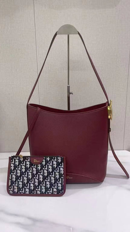 DIOR 

SIZE 26CM    
125 dhs🇦🇪🇦🇪

Zain244
♥️♥️♥️