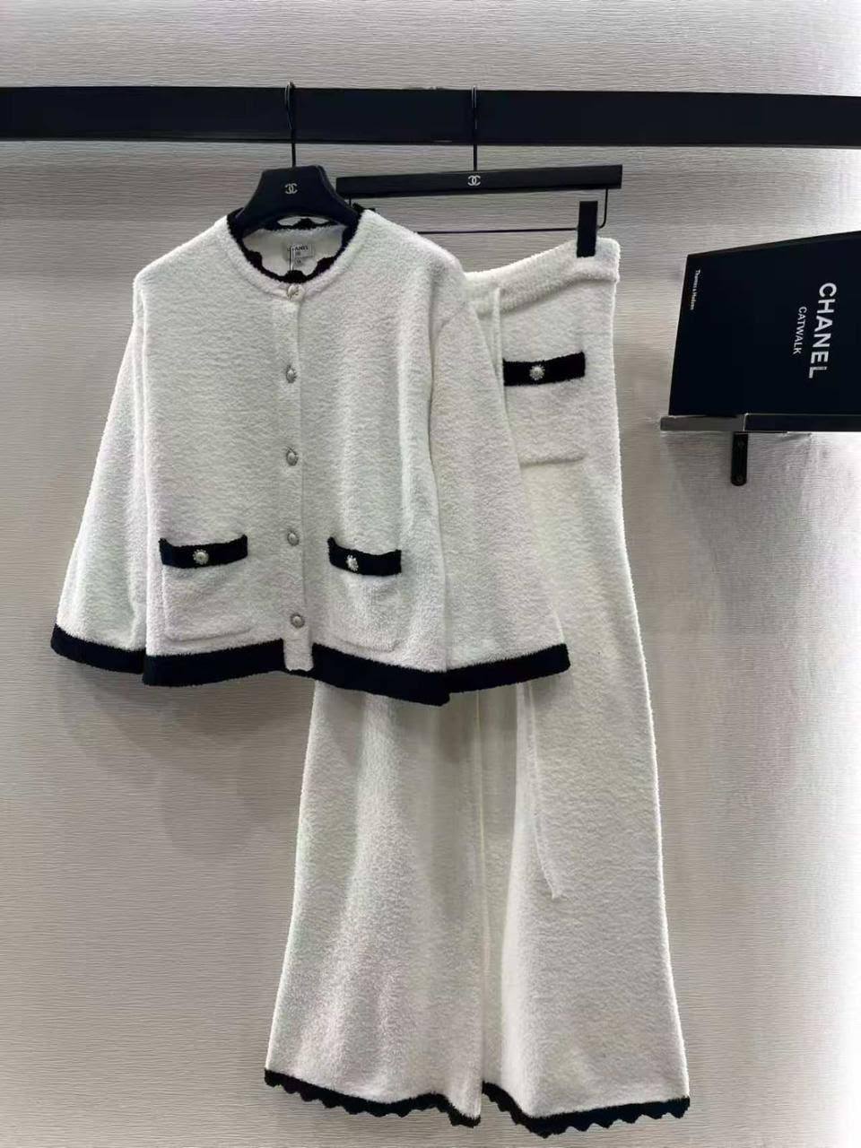 *New collections*                                                
CHANEL

Super Master quality
Sizes: S M L

780 dhs🇦🇪🇦🇪🇦🇪

Zain308
♥️♥️♥️