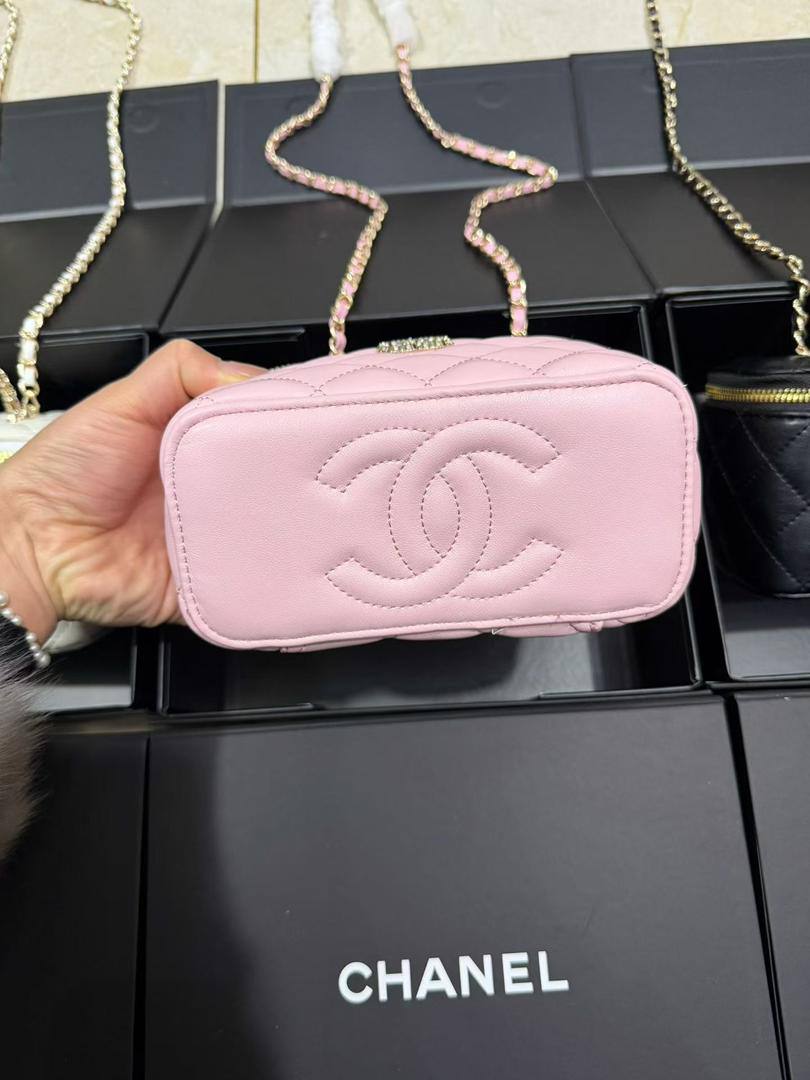 Chanel

110 dhs❣️

High-quality product 
with box
🎁🎁🎁

Zain35
♥️♥️♥️