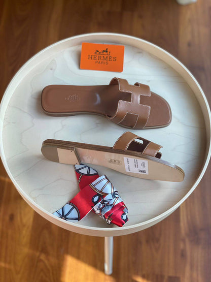 Hermes

Available

Master quality 
Size: 36 to 41 

430 dhs🇦🇪🇦🇪

Zain318
♥️♥️♥️