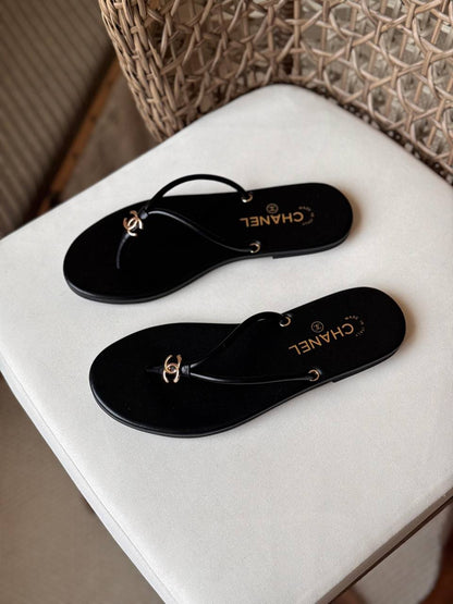 CHANEL 🩶
🤩Available new 😍😍
Size: 36 to 41
Super master quality 
450 dhs✅

Zain198
♥️♥️♥️