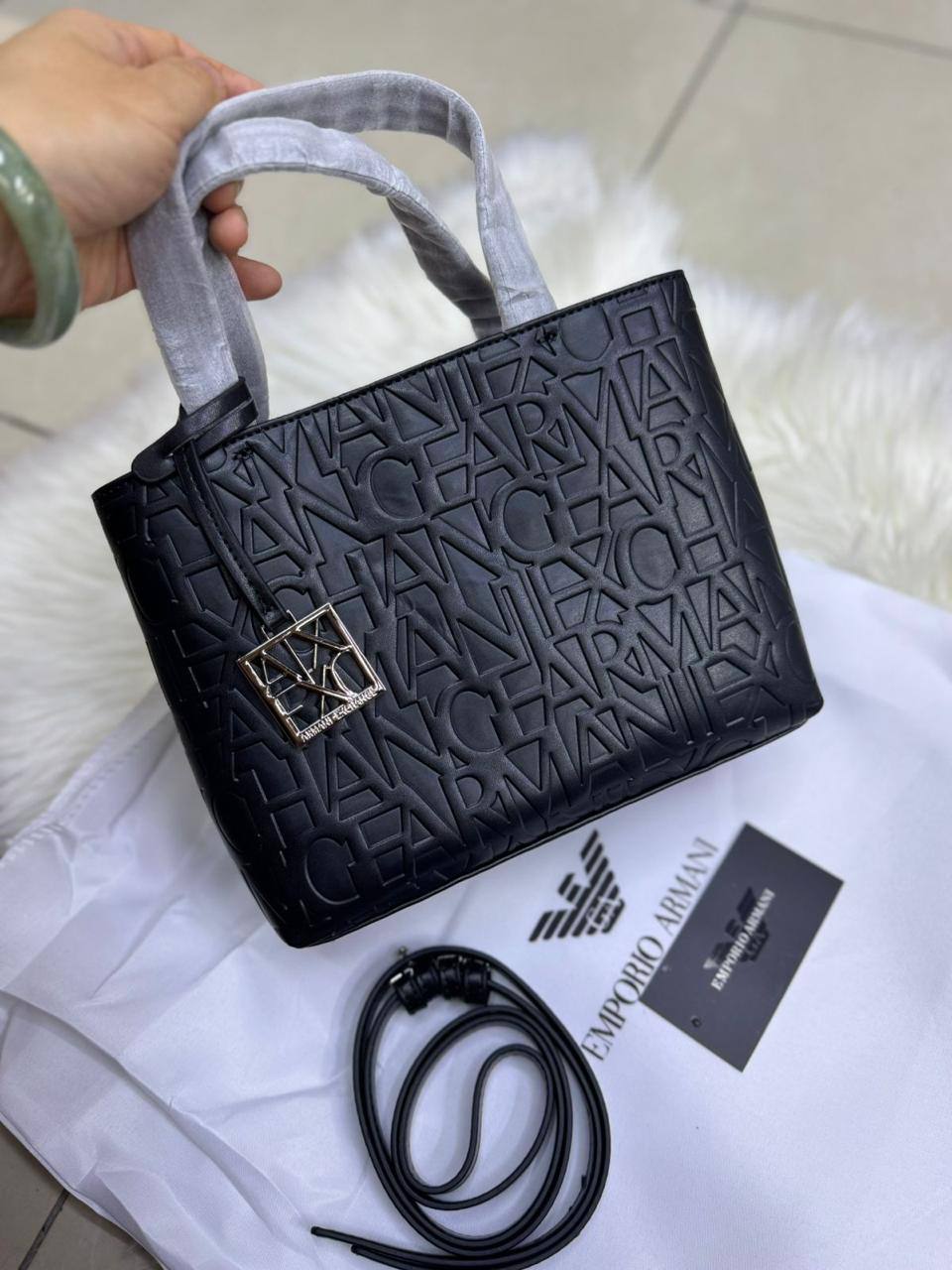 ❤️ Emporio Armani
1⃣️ First quality
Size: 23 * 19 cm
90 dhs✅

Zain115
♥️♥️♥️