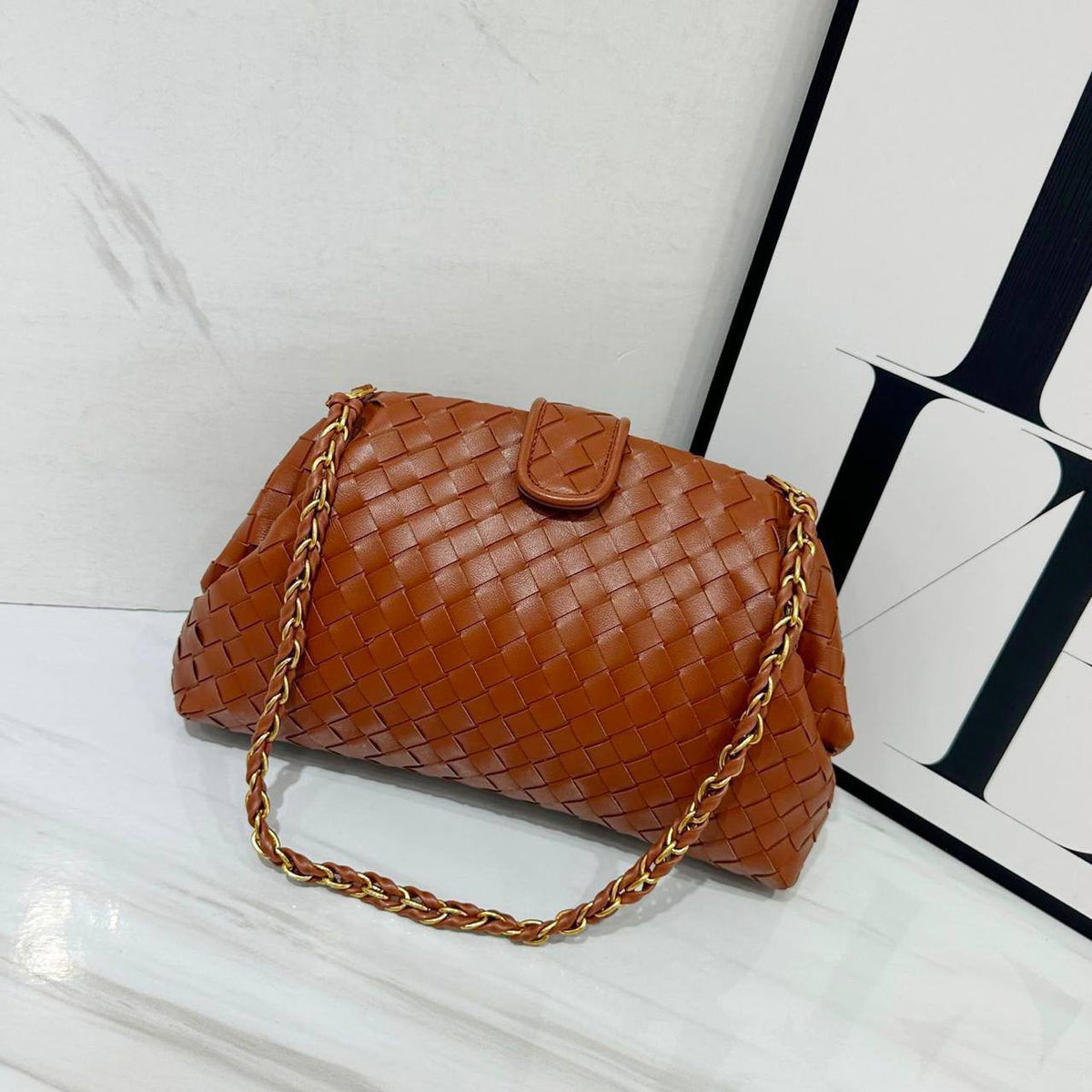 BOTTEGA 

HIGH QUALITY 
WITH BOX 

RESTOCK 
125 dhs🇦🇪🇦🇪

SIZE: 30cm

Zain295
Zain39
♥️♥️♥️