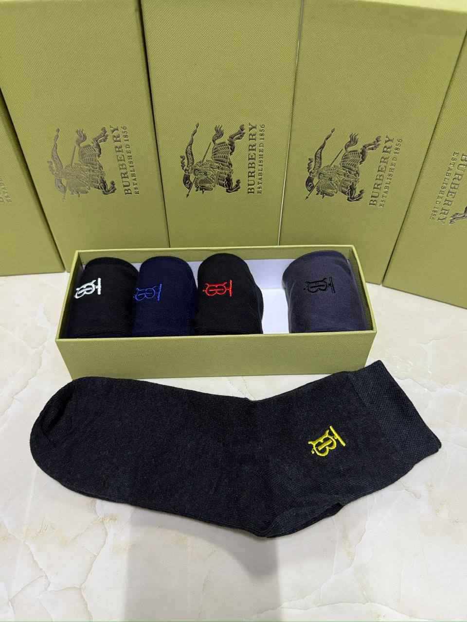 LONG SOCKS 🧦 

WITHBOX 
🎁🎁🎁

40 DHS🪙🌨️

Zain40
♥️♥️♥️