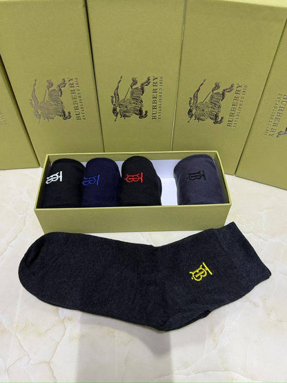 LONG SOCKS 🧦 

WITHBOX 
🎁🎁🎁

40 DHS🪙🌨️

Zain40
♥️♥️♥️