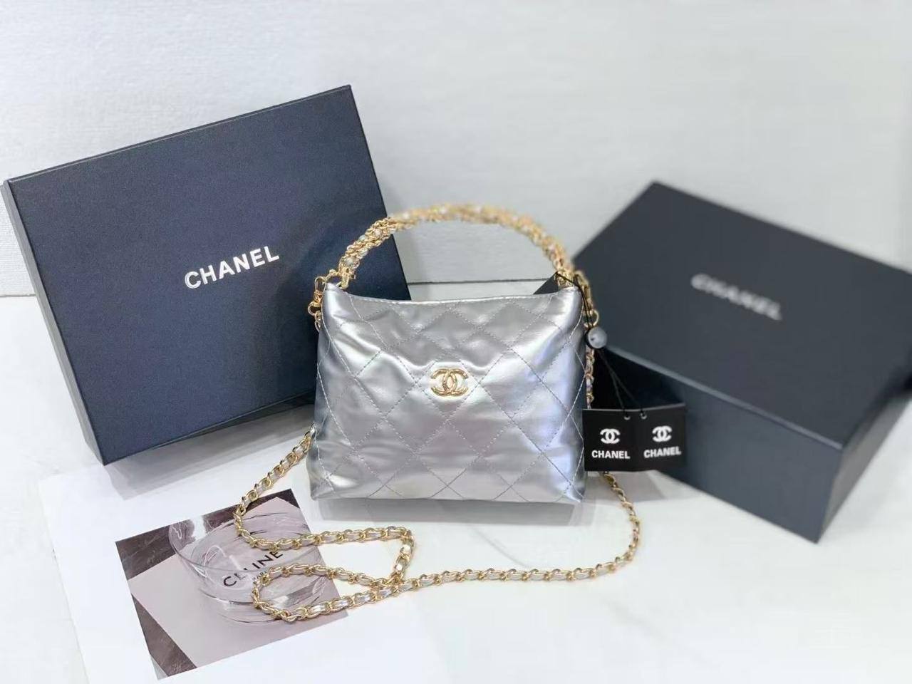 Chanel 24B
Size: 18 * 15 * 6 cm
80 dhs🪙🖤
with box🎁

Zain115
♥️♥️♥️