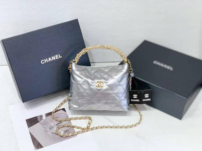 Chanel 24B
Size: 18 * 15 * 6 cm
80 dhs🪙🖤
with box🎁

Zain115
♥️♥️♥️