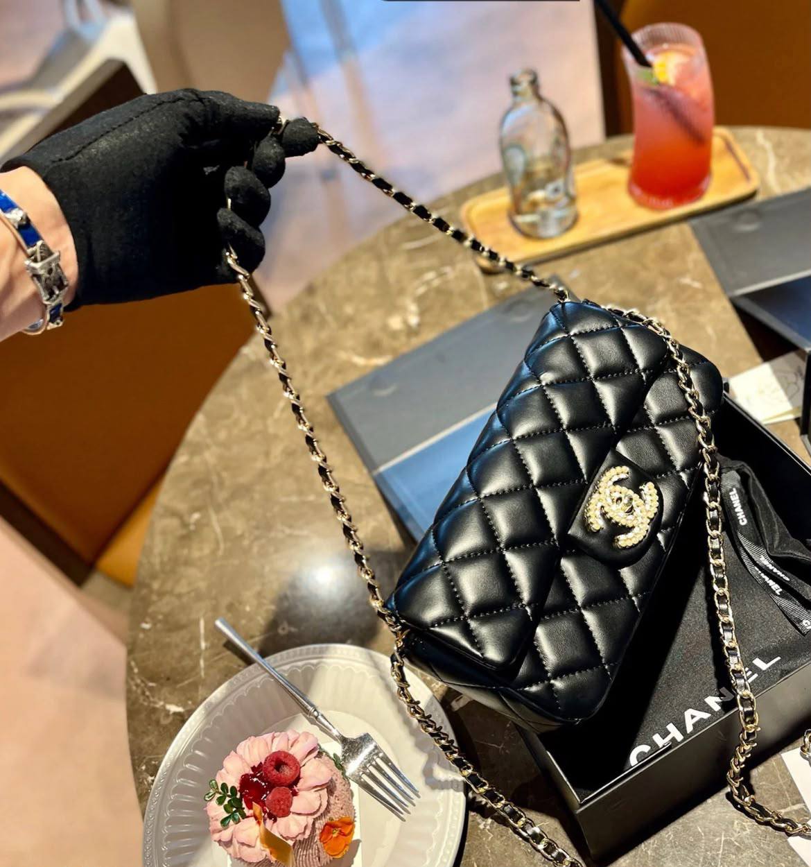 Chanel
140 dhs🇦🇪🇦🇪

Zain35
♥️♥️♥️